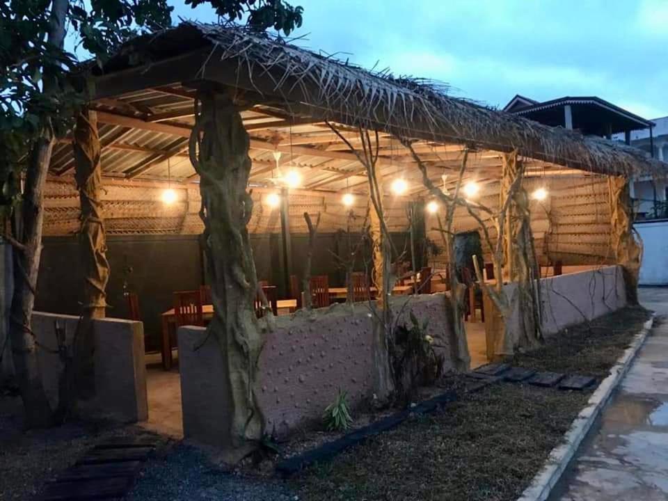 Aradhana Airport Transit Hotel Katunayake Exterior photo